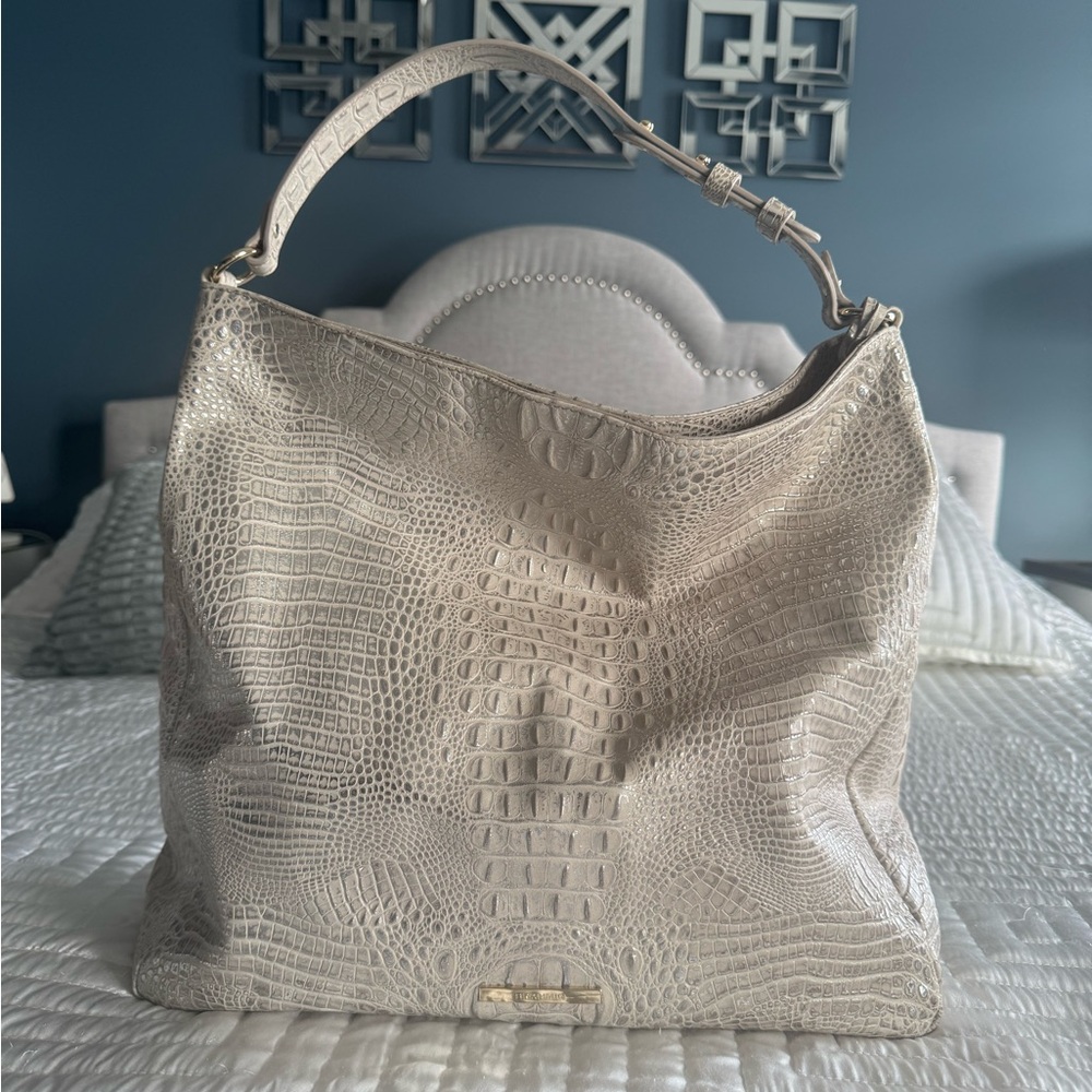 Elegant Brahmin Crocodile-Embossed Women's Bag. Color: Oyster